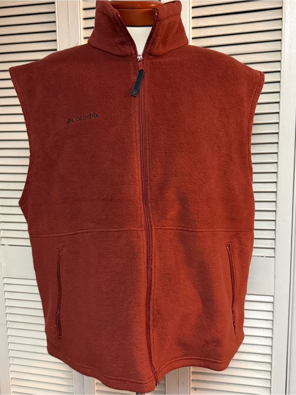 COLUMBIA VEST  Size XL  RUST Colored